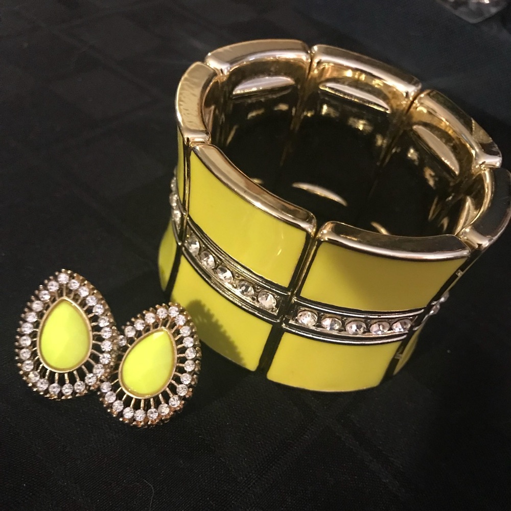 Neon yellow green bracelet and earring set.